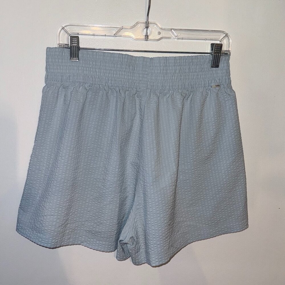 Vuori Villa Texture Shorts Size Large in Light Mist - Picture 4 of 5